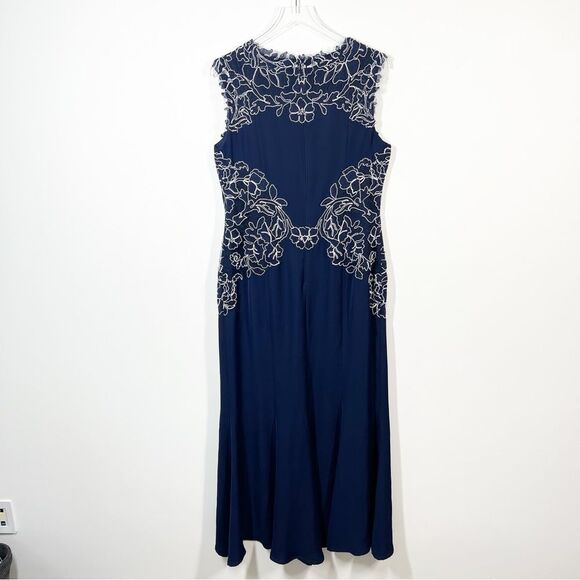 Tadashi Shoji Women’s Size 14 Blue Barbara Crepe Sleeveless Formal Gown Dress - Picture 6 of 16